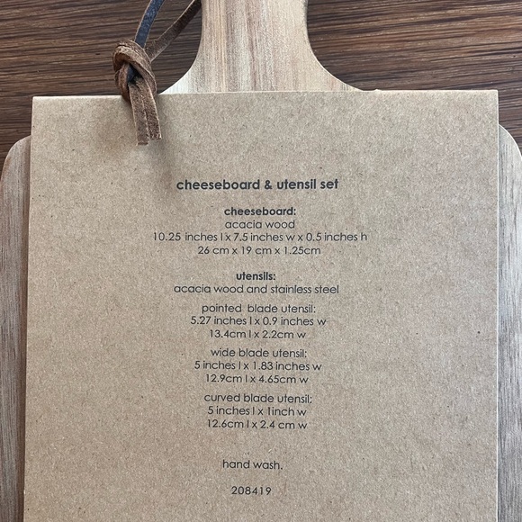 Cheeseboard & Utensils Set - Picture 2 of 2